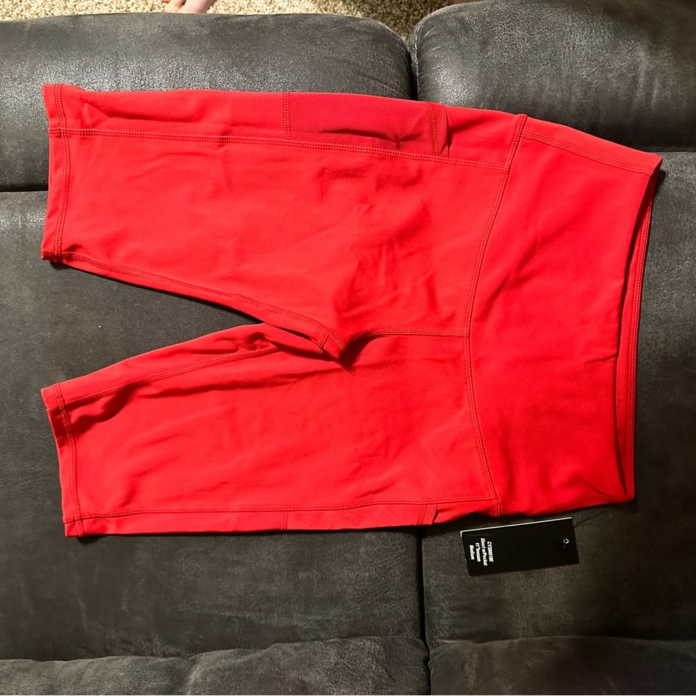Smart Phone Side Pockets;
Inseam: 11''
High Waisted for Better Coverage